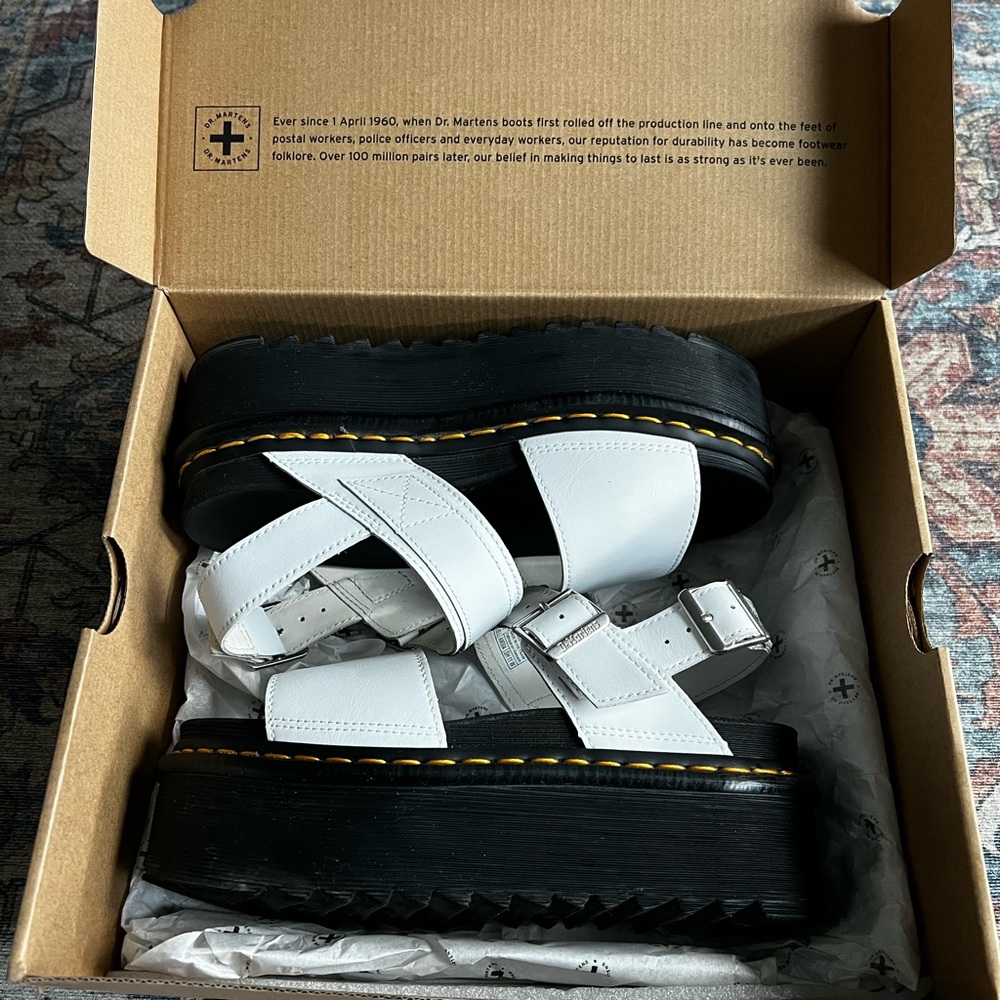 DR MARTEN sandals